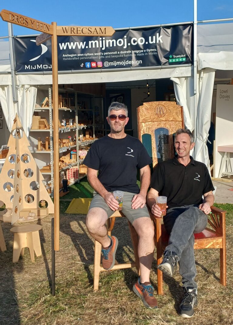 Gafyn and Sean MijMoj stand
